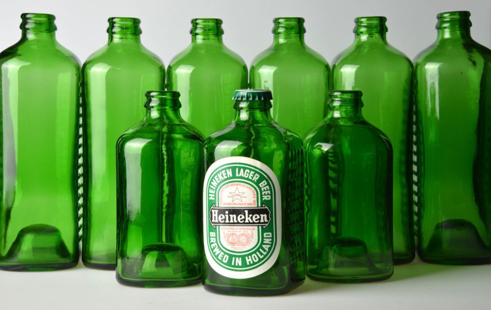 Des maisons en bouteilles de Heineken